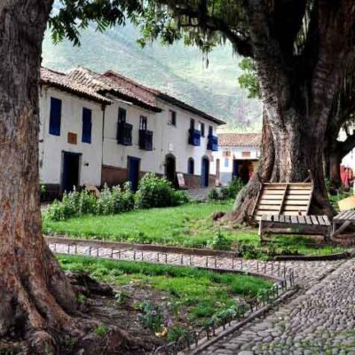 plaza-andahuaylillas7